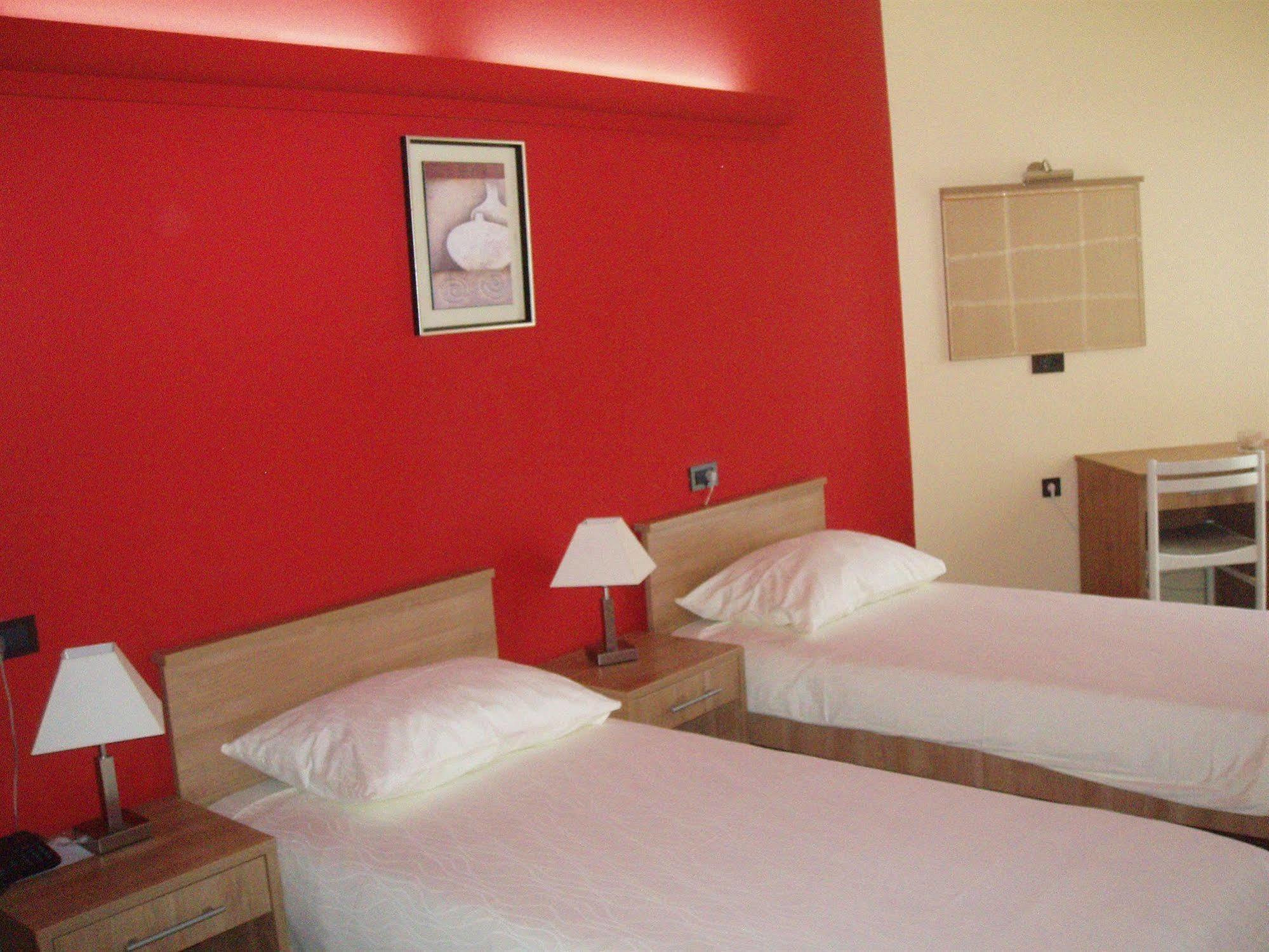 Hotel Fontana Buzet Cameră foto